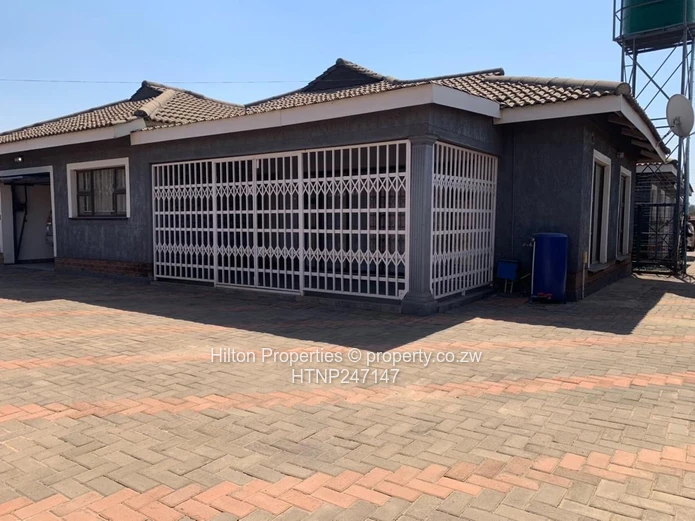 Spacious 5-Bed Parktown Home with Modern Kitchen & Borehole