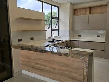 3 Bedroom Flat & Apartment