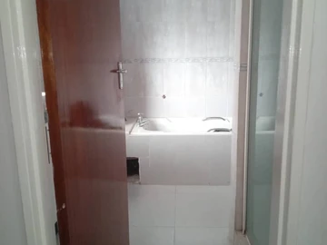 2 Bedroom Flat & Apartment