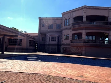 8 Bedroom House