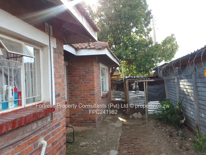 Brick 3-Bed Home in Mainway Meadows — Garage, Water Tank
