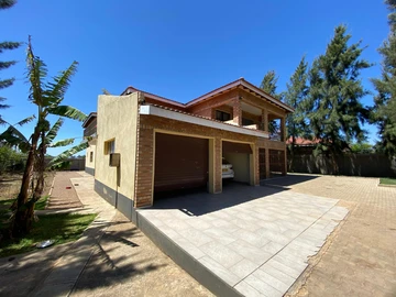 6 Bedroom House