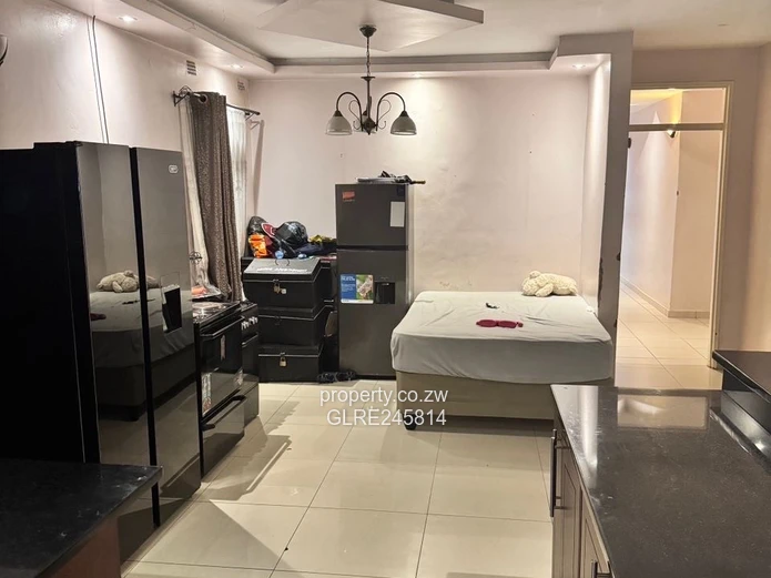 Stylish 4-Bed in Madokero - Borehole & Island Kitchen