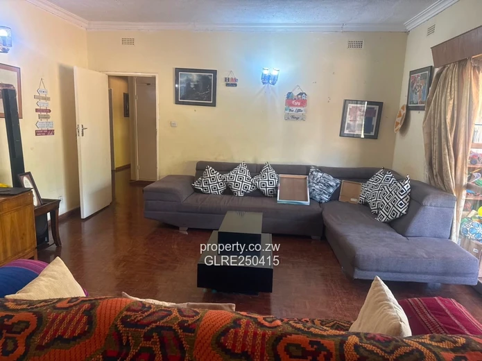 Vainona 4-Bed Family Home on 4789m² with Borehole & Solar