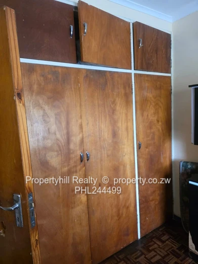 Manningdale 2-Bed with a Non Functional  Pool, Borehole & Large Garden (Sole Mandate)