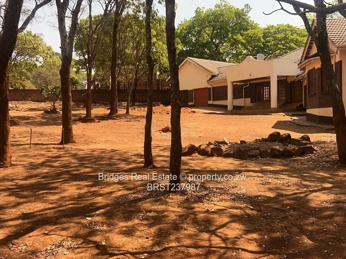 Renovators, Dream Property in Helensvale (Borrowdale) for sale!!!!