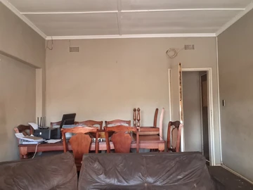2 Bedroom Flat & Apartment