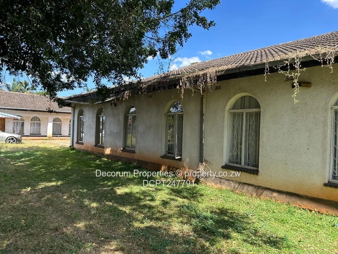 Spacious 5-Bed Home  in Bluff Hill