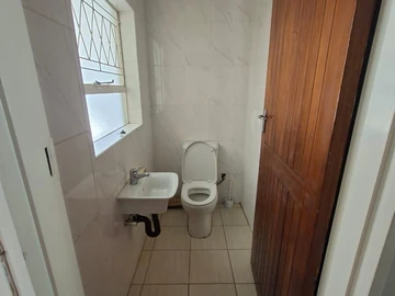 6 Bedroom Flat & Apartment