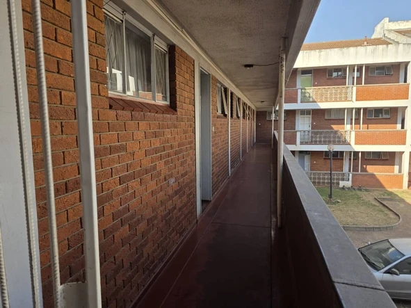 2 Bedroom Flat & Apartment