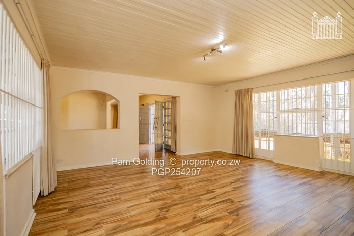 Immaculate Executive Home in Excellent location