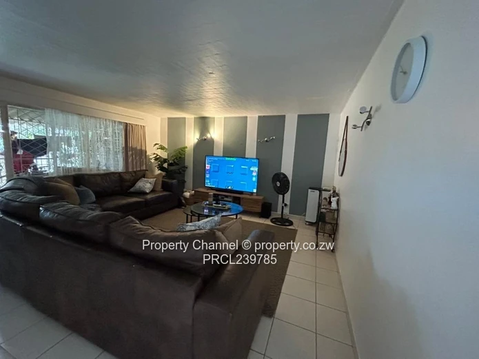 Avondale 2-Bed Garden Flat — Modern Fitted Kitchen & Garden