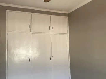 2 Bedroom Flat & Apartment