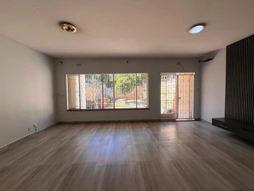 2 Bedroom Flat & Apartment