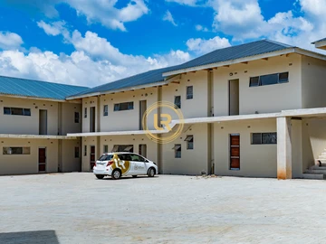 2 Bedroom Flat & Apartment