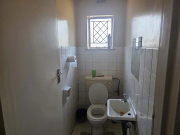 2 Bedroom Flat & Apartment