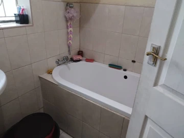 2 Bedroom Flat & Apartment