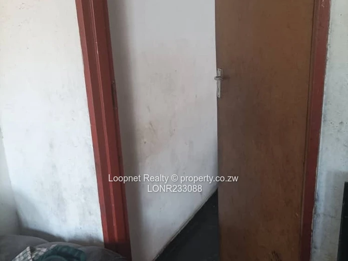 Compact 2-Bed Glen View Home on 220 sqm — Walled & Gated