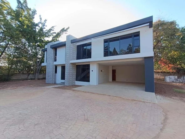 4 Bedroom Flat & Apartment
