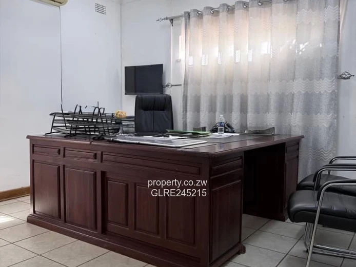 2-Bed Emerald Hill Townhouse - Tiled Interiors & Borehole