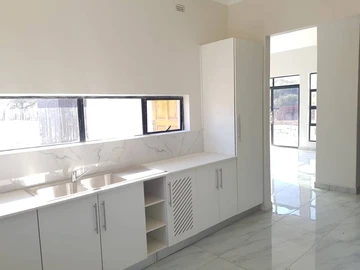 3 Bedroom Flat & Apartment