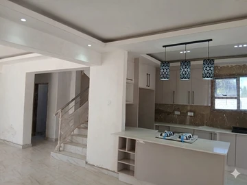 4 Bedroom Flat & Apartment