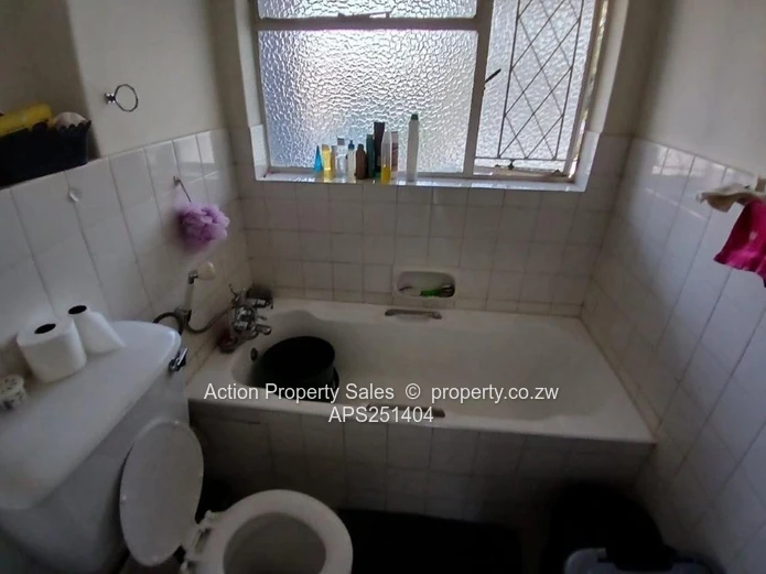 Neat 2 Bed Garden Flat In Avondale! 
