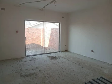 2 Bedroom Flat & Apartment