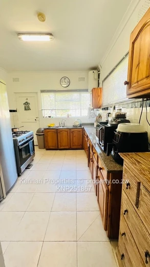 Family home on 4900 sqm of land with good water  (Sole Mandate)
