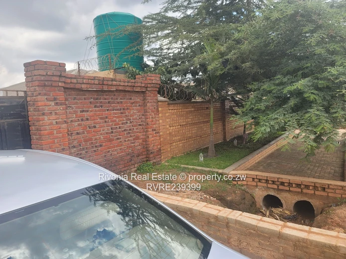 Stand with 5 roomed cottage on 670sqm