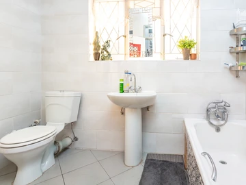 3 Bedroom Flat & Apartment
