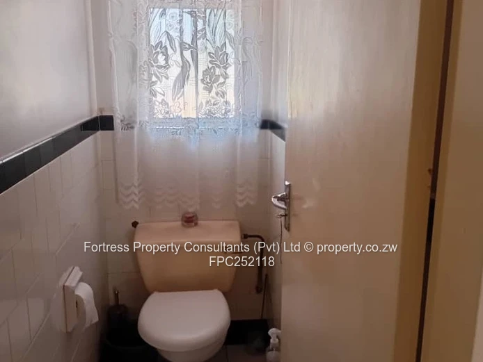 Spacious 3-Bed Home on 9 136m² with Massive Re-Development Potential