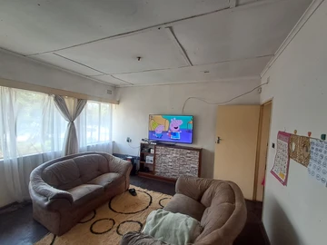 2 Bedroom Flat & Apartment