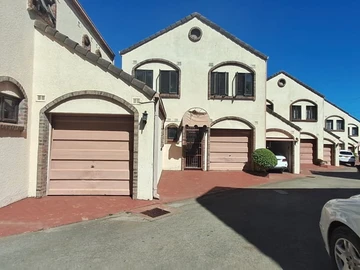 3 Bedroom Flat & Apartment