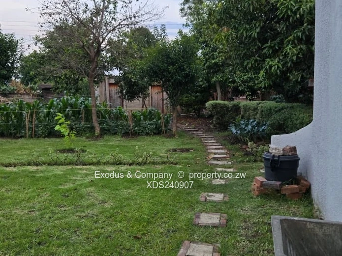 House to Let – Spacious, Walled & Gated