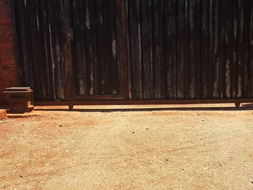 2 Bedroom Flat & Apartment