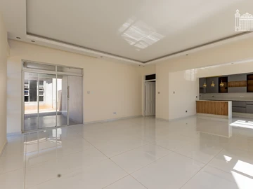 3 Bedroom Flat & Apartment