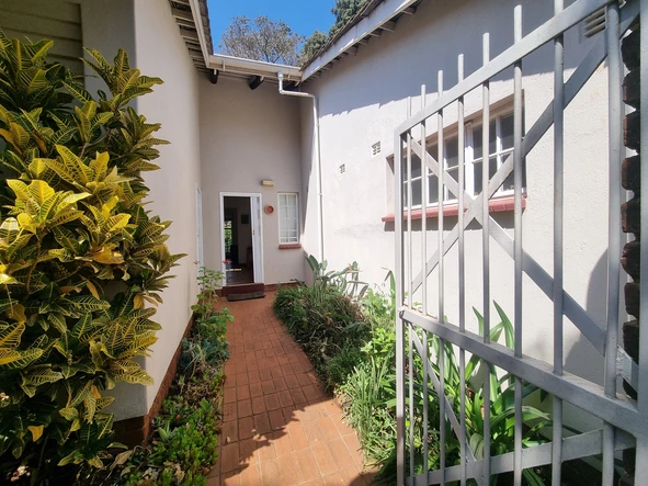 3 Bedroom Flat & Apartment