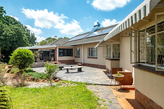 Spacious home walking distance to St Johns College  (Sole Mandate)