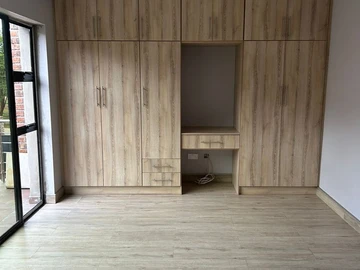 3 Bedroom Flat & Apartment