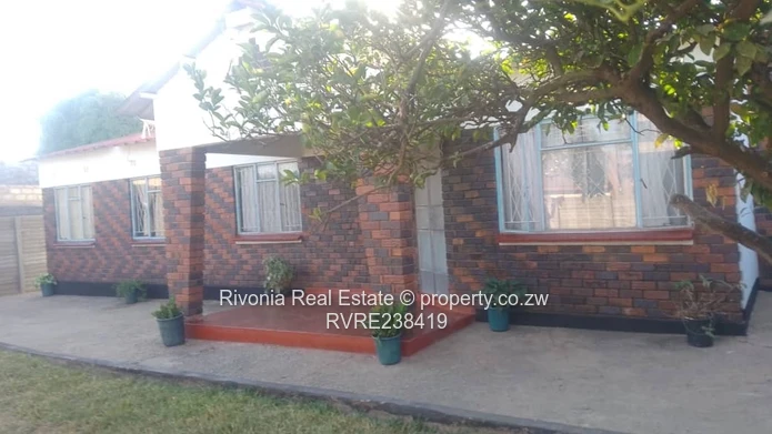 Zengeza 5 , 8 roomed house on 400sqm 45k deeds