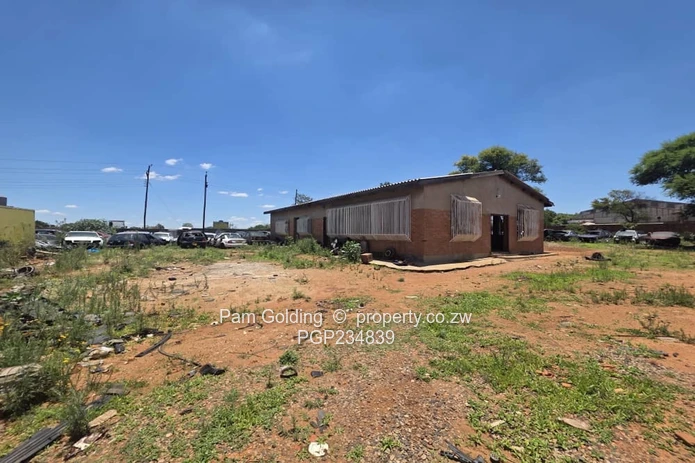 Versatile Commercial Stand In Kelvin West