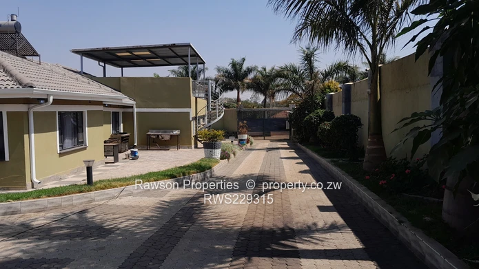 Mandara 6 beds House for Sale