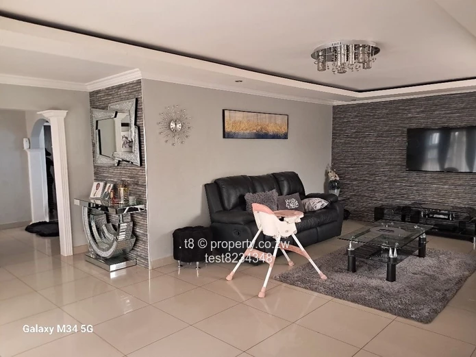 Spacious 4-Bed Home in Marimba Park — Garage & Fitted Kitchen
