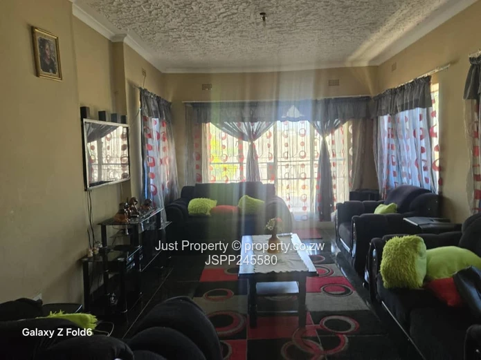 Bright 5-Bed Family Home with Garden & Secure Wall, Katanga (Sole Mandate)