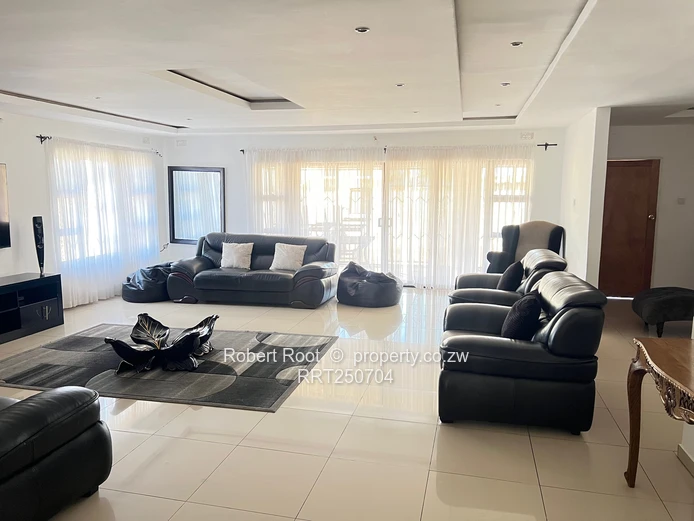 House for sale in Monavale