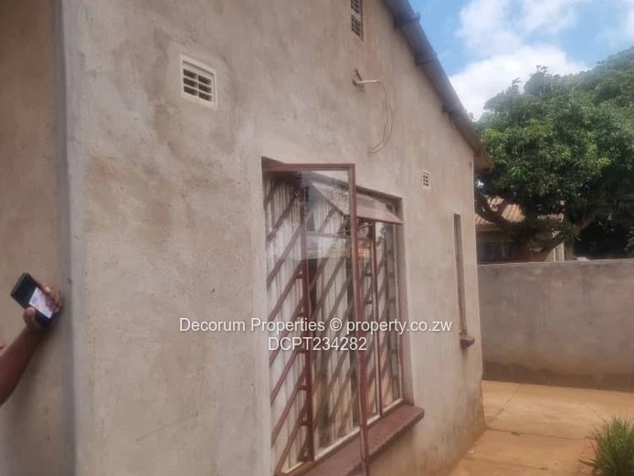 3-Bed  Dzivarasekwa 2 Home for sale.