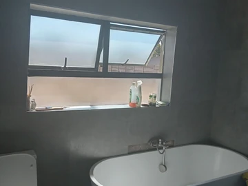 3 Bedroom Flat & Apartment