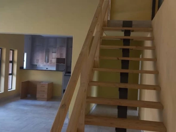 4 Bedroom Flat & Apartment