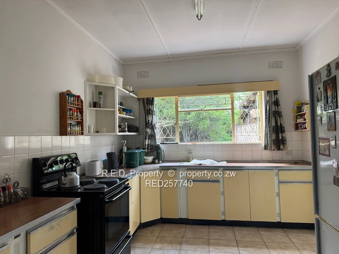 A Home With Generous Grounds In Burnside